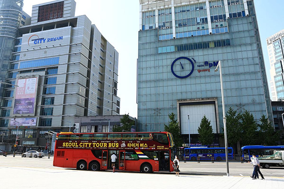 Seoul City Tour Bus on the road against the backdrop of high-rise buildings at Mapo and Banpo Bridges