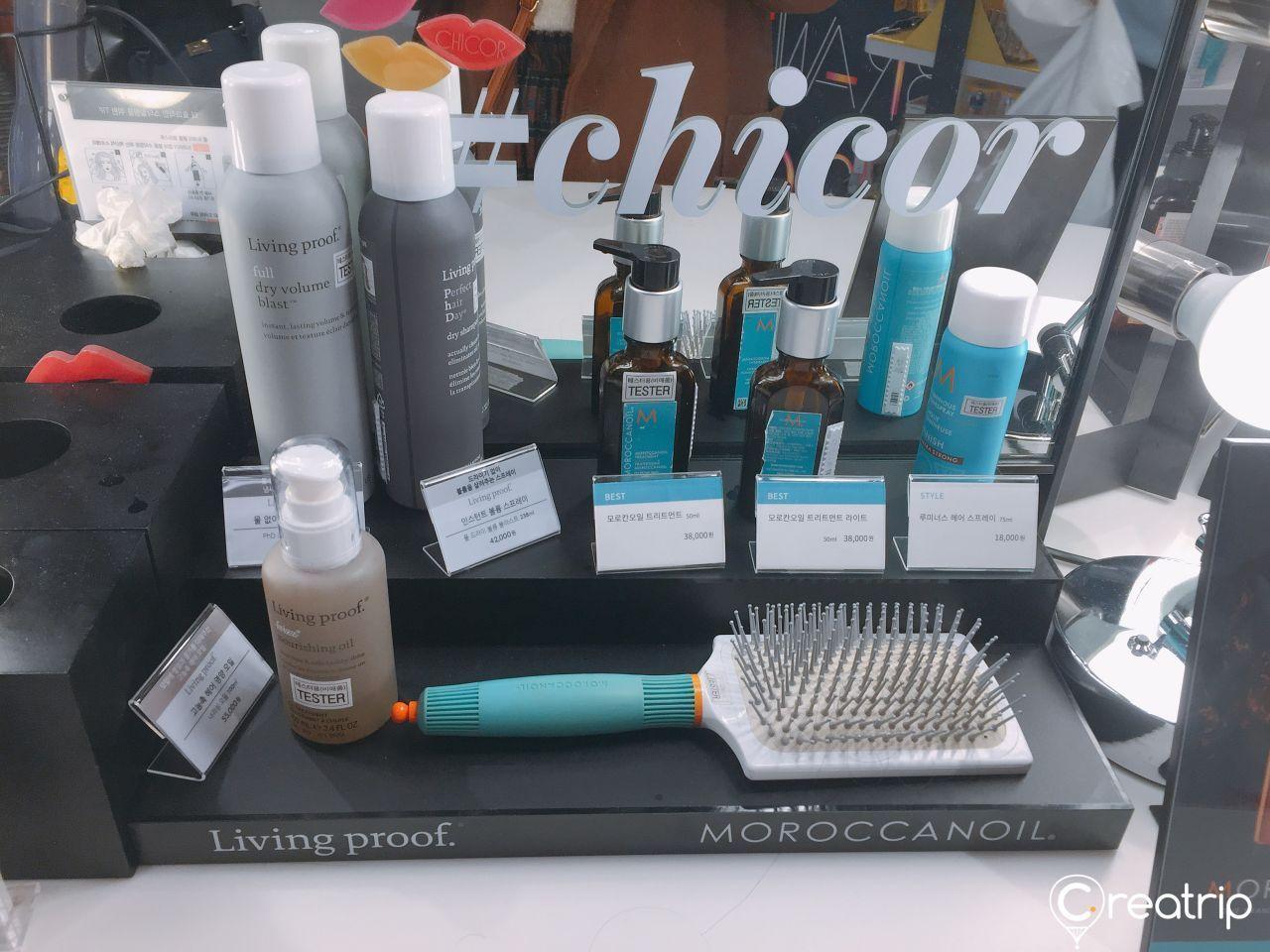 CHICOR店内护发品牌展示区，包含多种有名的美发产品，是美容爱好者的天堂。