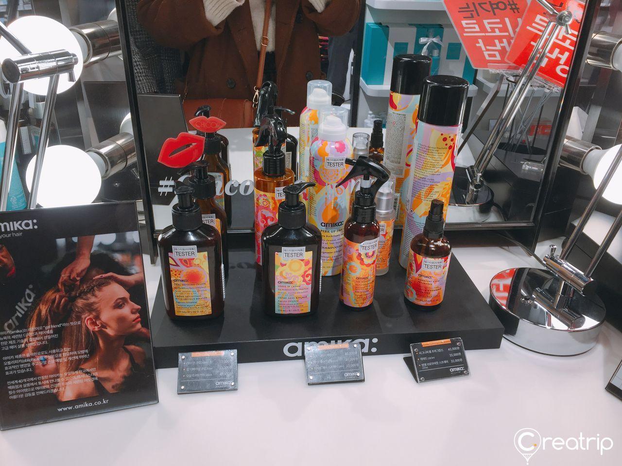 陈列多个知名品牌发型定型产品的区域，为顾客提供丰富多样的选择。