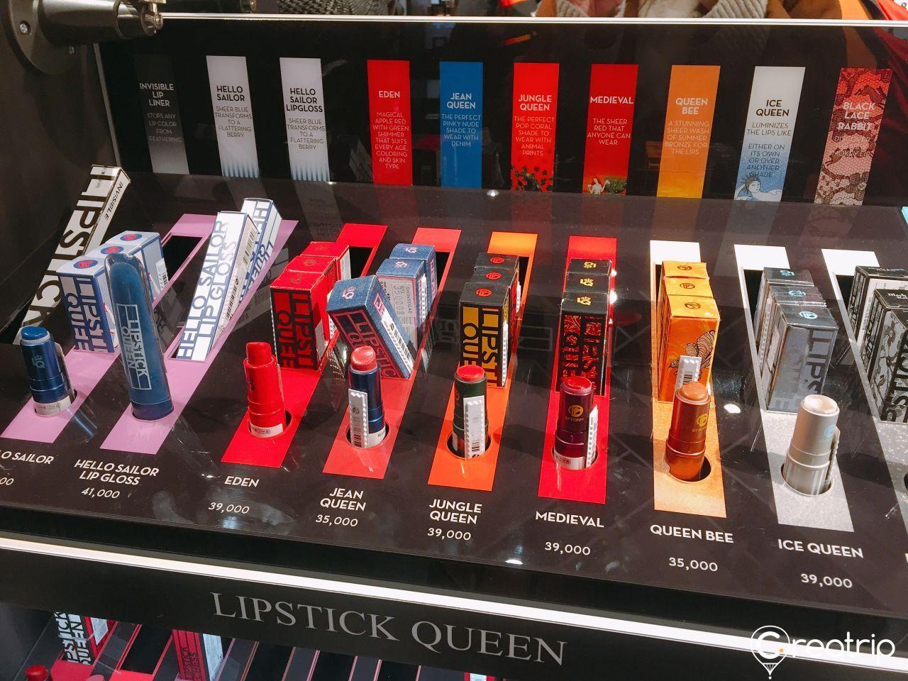 CHICOR店内丰富的化妆刷展示，为化妆爱好者提供多样的工具选择。