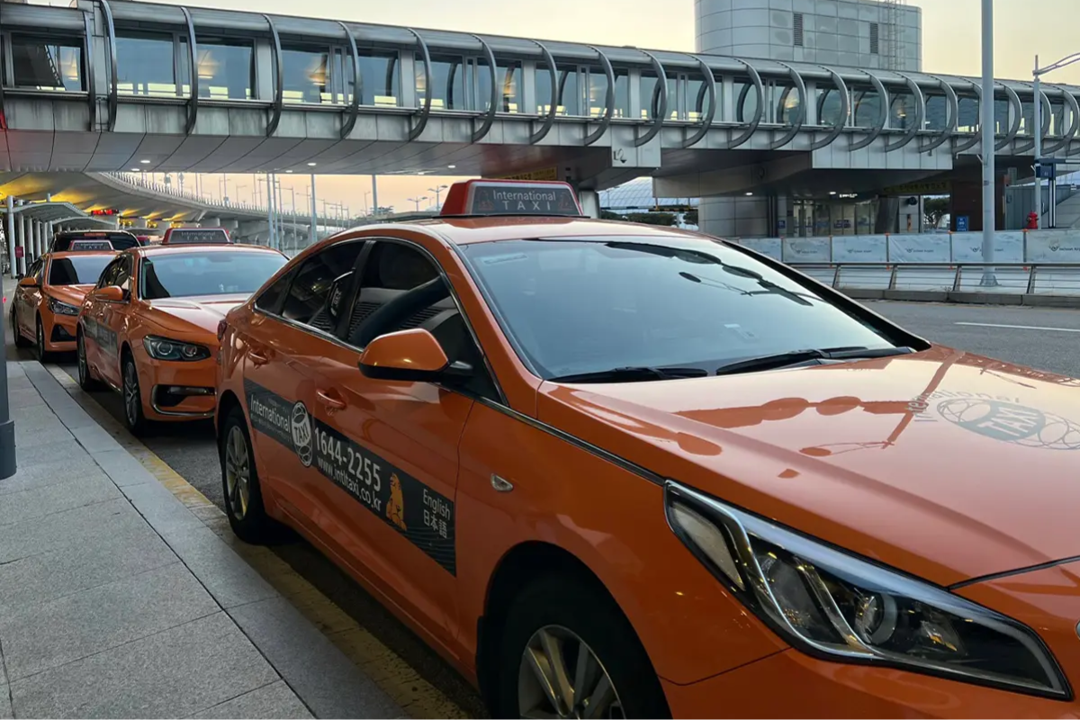 香港 國際的士服務 用於機場接送和包車服務，便利的選擇，專業的外語司機幫助溝通