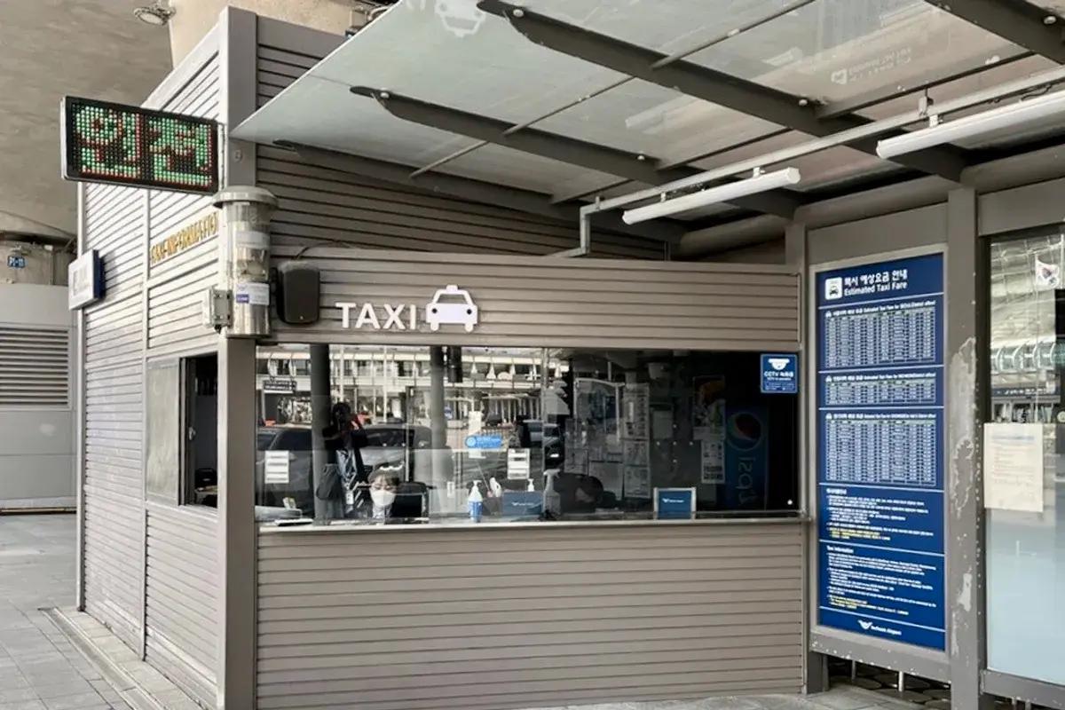 仁川空港のタクシー乗り場と空港移動のイメージ