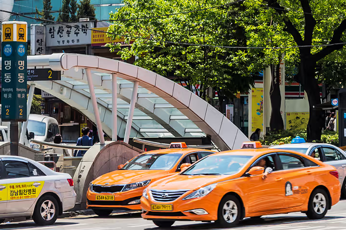 使用信用卡或交通卡支付韓國計程車車資示意