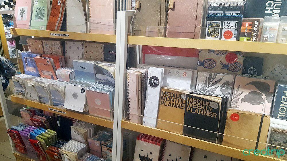 【Shopping in Korea】Enjoy Shopping and Food at Youngpoong Books & Kyobo Books at Gwanghwamun and Jongkak!