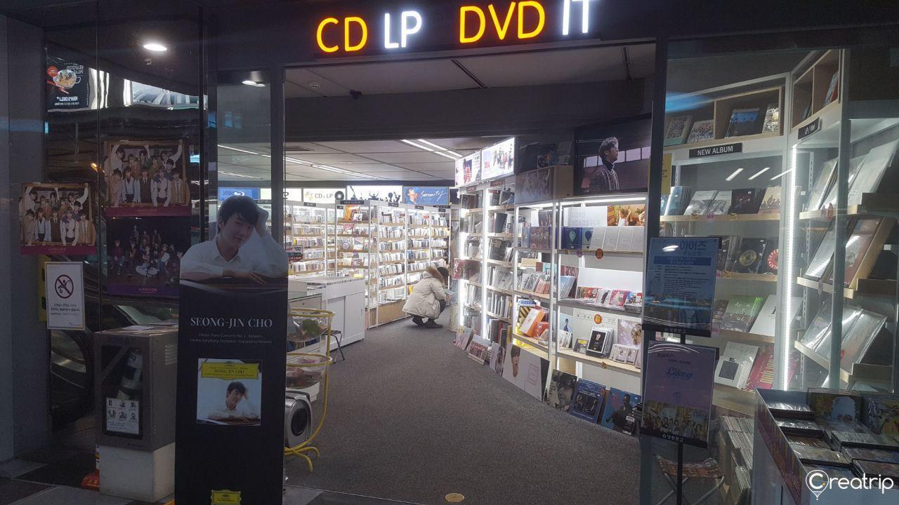 【Shopping in Korea】Enjoy Shopping and Food at Youngpoong Books & Kyobo Books at Gwanghwamun and Jongkak!