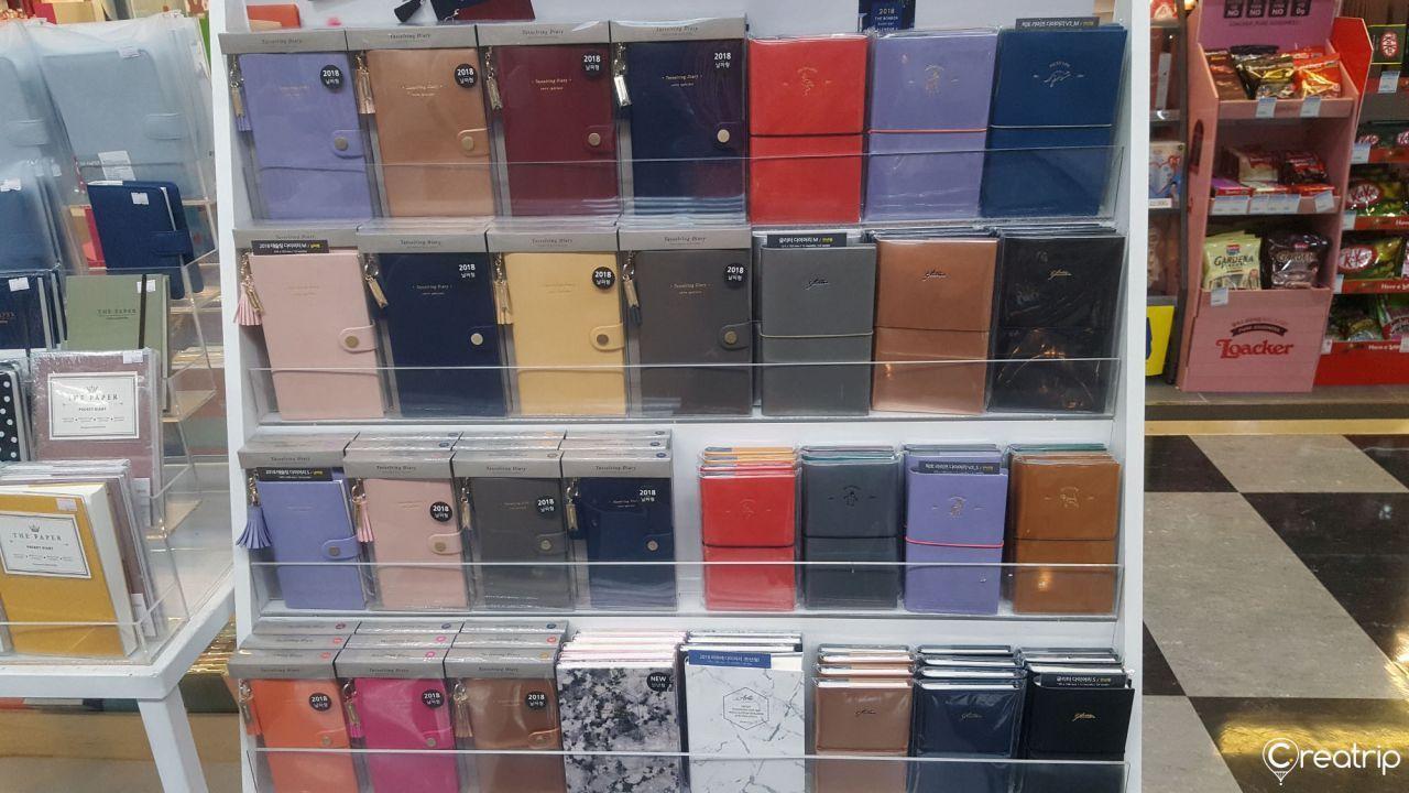 【Shopping in Korea】Enjoy Shopping and Food at Youngpoong Books & Kyobo Books at Gwanghwamun and Jongkak!