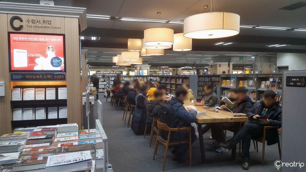 【Shopping in Korea】Enjoy Shopping and Food at Youngpoong Books & Kyobo Books at Gwanghwamun and Jongkak!