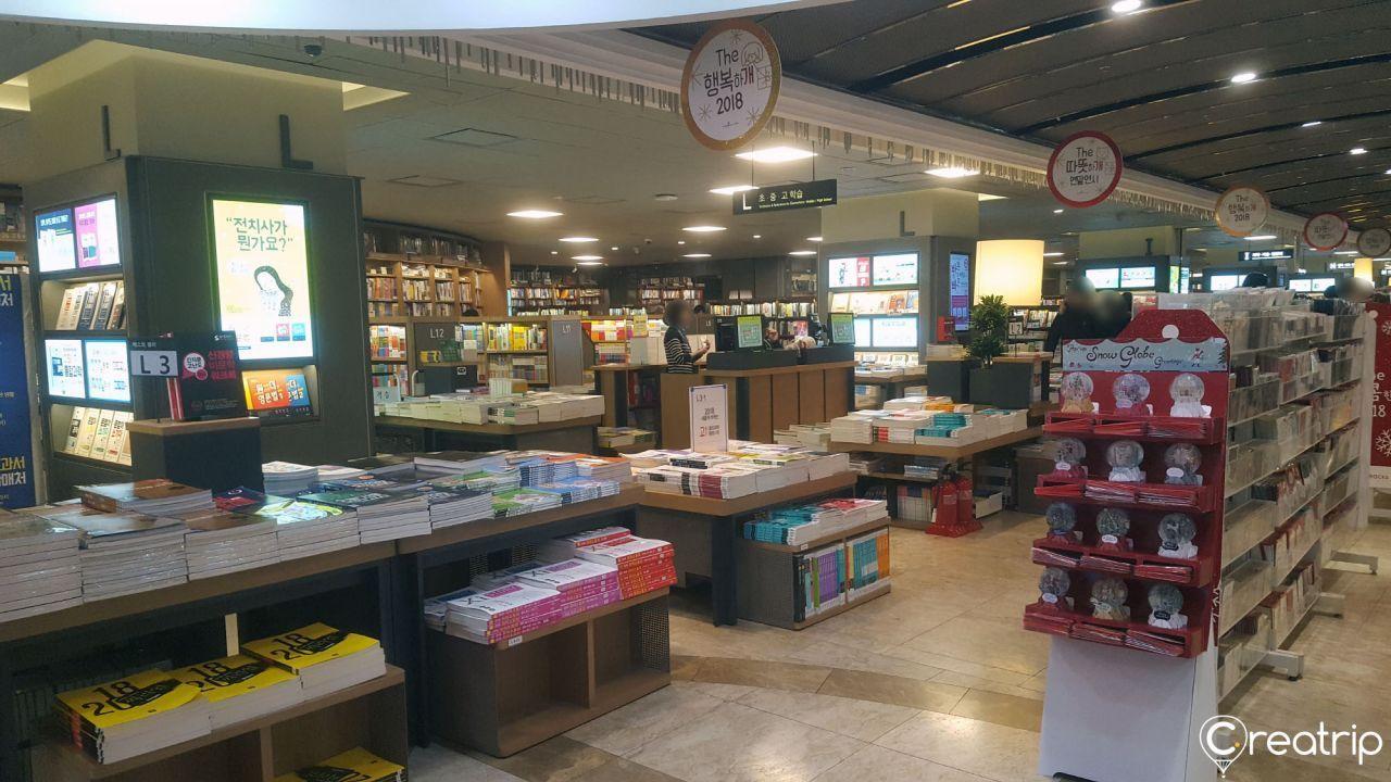 【Shopping in Korea】Enjoy Shopping and Food at Youngpoong Books & Kyobo Books at Gwanghwamun and Jongkak!