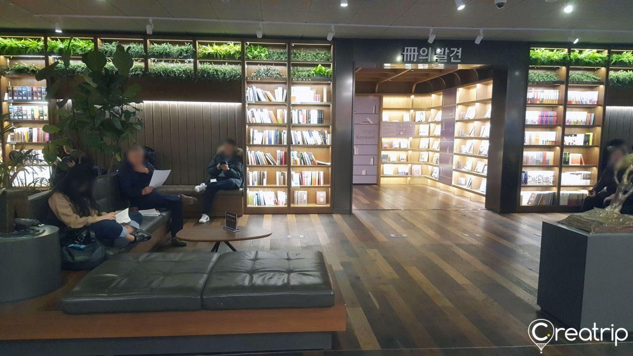 【Shopping in Korea】Enjoy Shopping and Food at Youngpoong Books & Kyobo Books at Gwanghwamun and Jongkak!