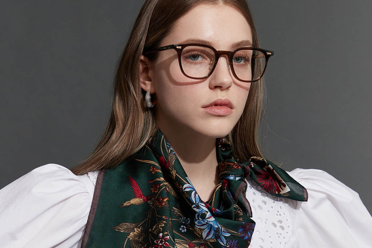 RECLOW Sunglasses - Characterized by classic plastic frames with a high-quality look, this niche Korean brand is highlighted in Creatrip