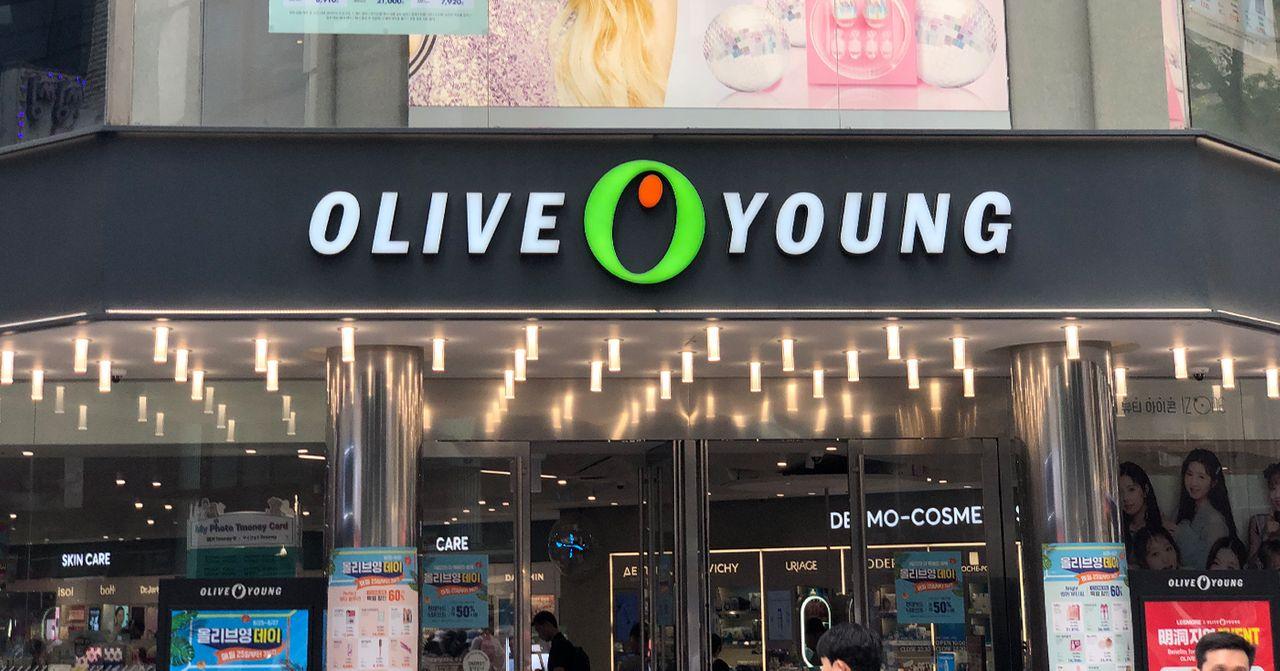 Chuyến du hí tới cửa hàng Olive Young tại Myeongdong năm 2019 