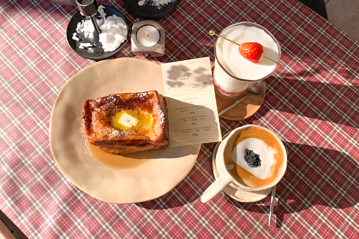 Cafe Beyond Moon 梨泰院咖啡廳