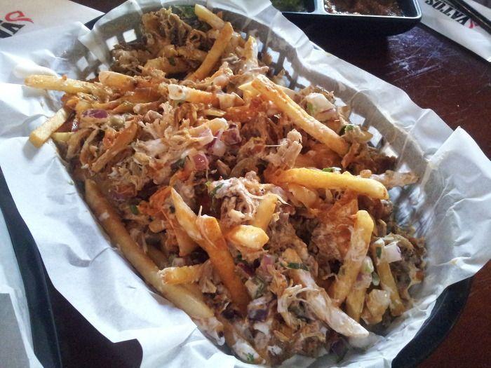 Würzige Pulled Pork Pommes als beliebtes Gericht im Vatos Restaurant in Itaewon, Seoul.