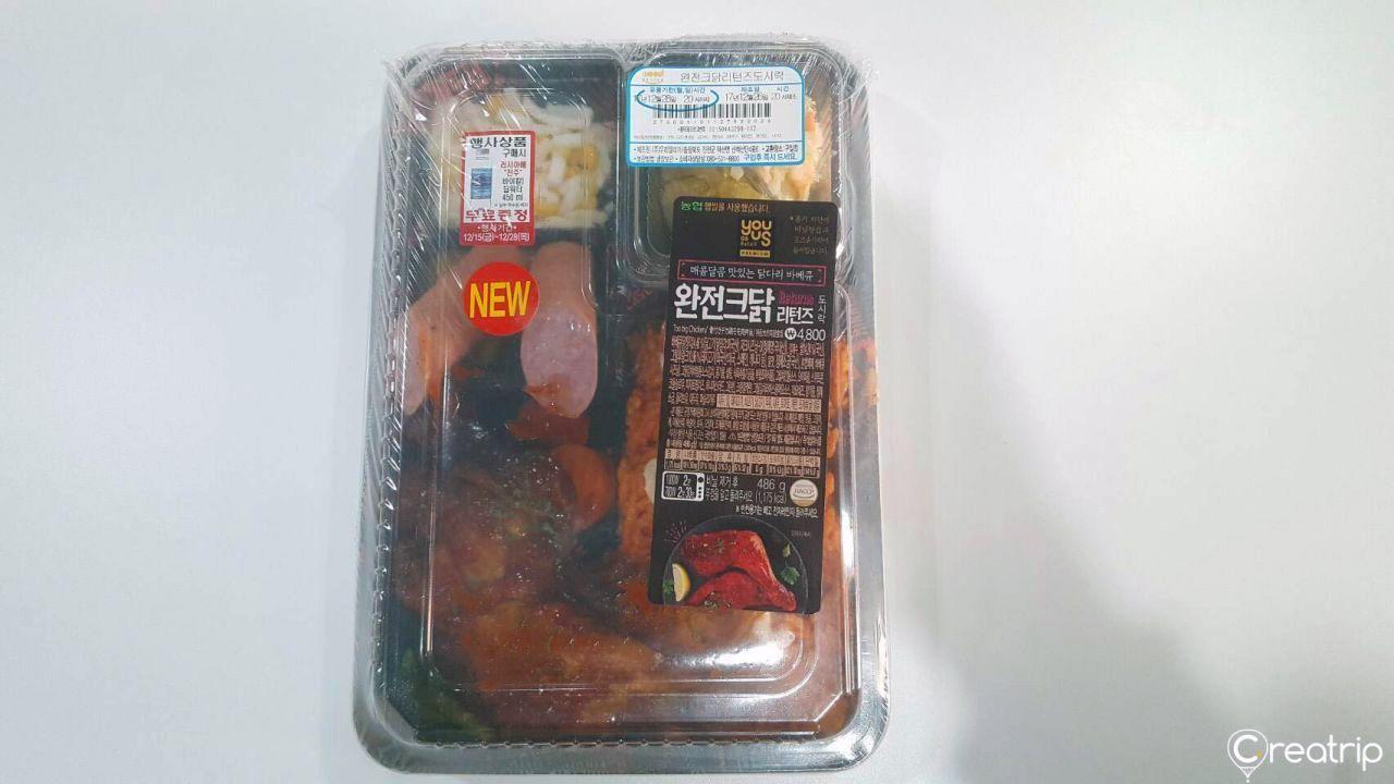 GS25便利商店的鸡腿便当包装，上面标示了便当信息和特别推出的标签。