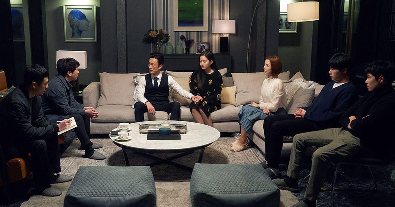 兩代人的期望差異：韓國父母與孩子之間的期望差距，顯示韓國家庭中的文化衝突。