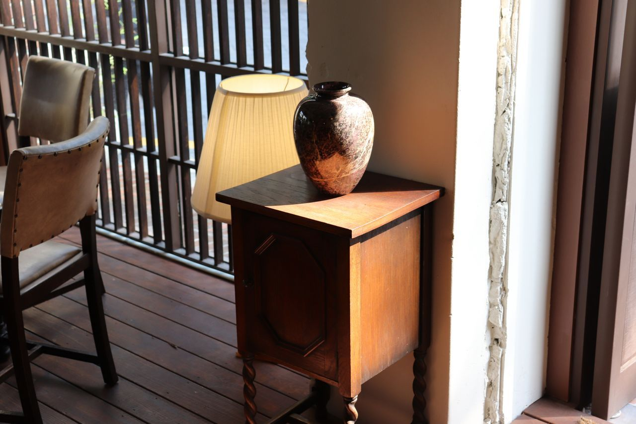 Close-up of a beautifully decorated table with a vase and a lamp at Gabaedo Samcheongdong café