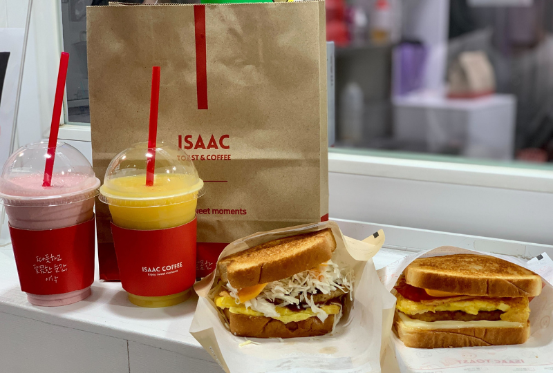 イサックトーストとフルーツドリンク、韓国の朝食にぴったりのセット画像