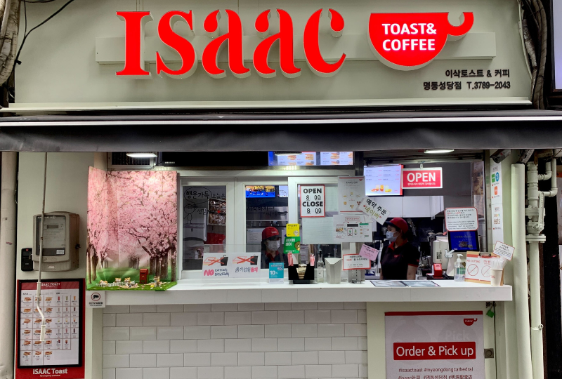 イサックトースト明洞支店の外観、人気の韓国トーストチェーンの店舗画像