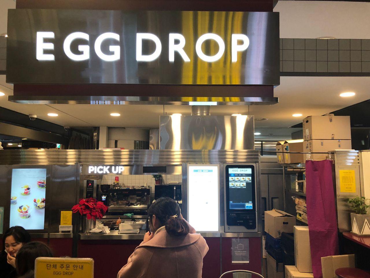 エッグドロップの店舗内装、韓国の人気朝食チェーン店の内観画像