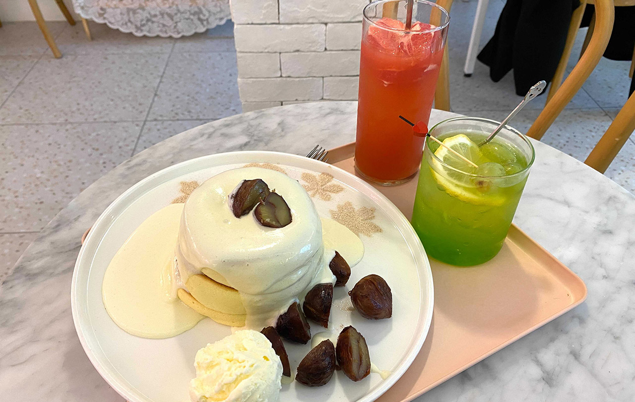 Decadent chestnut souffle pancakes and refreshing fruit drinks served at Rachel's Kitchen in Hongdae.