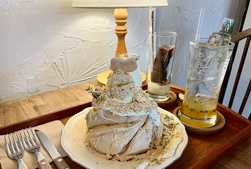 Korean twist on pavlova dessert with Injeolmi rice cake, paired with drinks at Cafe Tora-b.