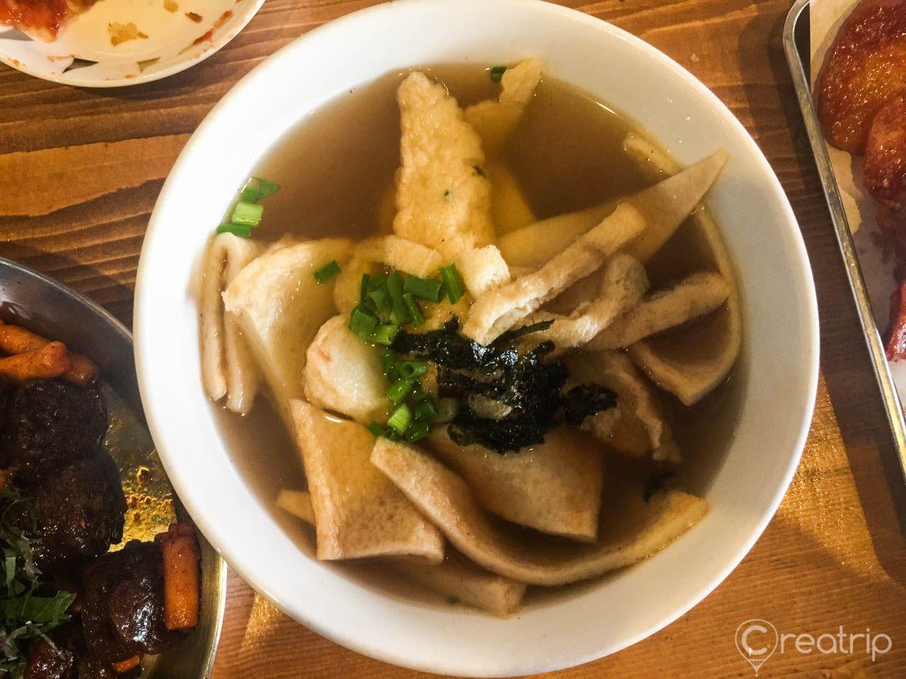 韩国圣水洞 Ttuk Tteok餐厅的奶油年糕，是不敢吃辣的人必试之选，与意大利意面相似的口感。Ttuk Tteok의 인기 요리 - 크림 떡볶이.