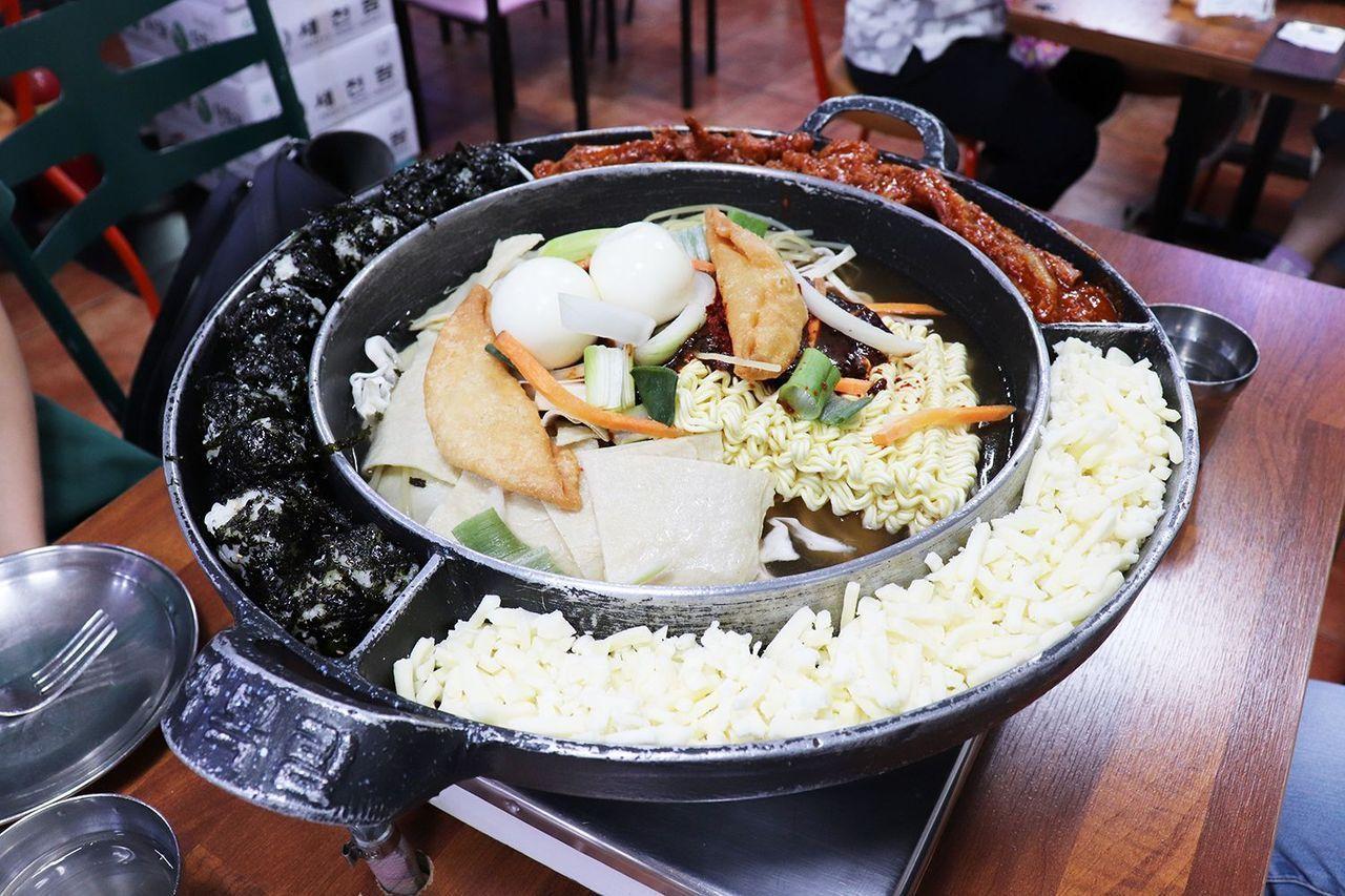 Creatrip: Seoul Tteokbokki Restaurant Recommendations - Seoul/Korea ...