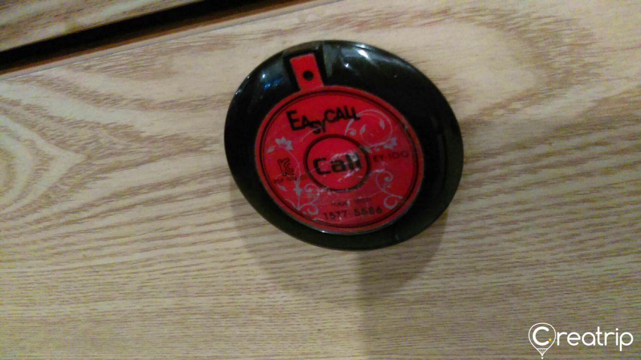 เรียนรู้วัฒนธรรมอาหารในเกาหลีใต้ที่แตกต่างจากประเทศอื่น! เกาหลีใต้ให้น้ำเย็นเท่านั้น? เครื่องเคียงแบบเติมไม่อั้น การดื่มแอลกอฮอล์ต้องหันหน้าออกด้านข้างเท่านั้นหรือ?