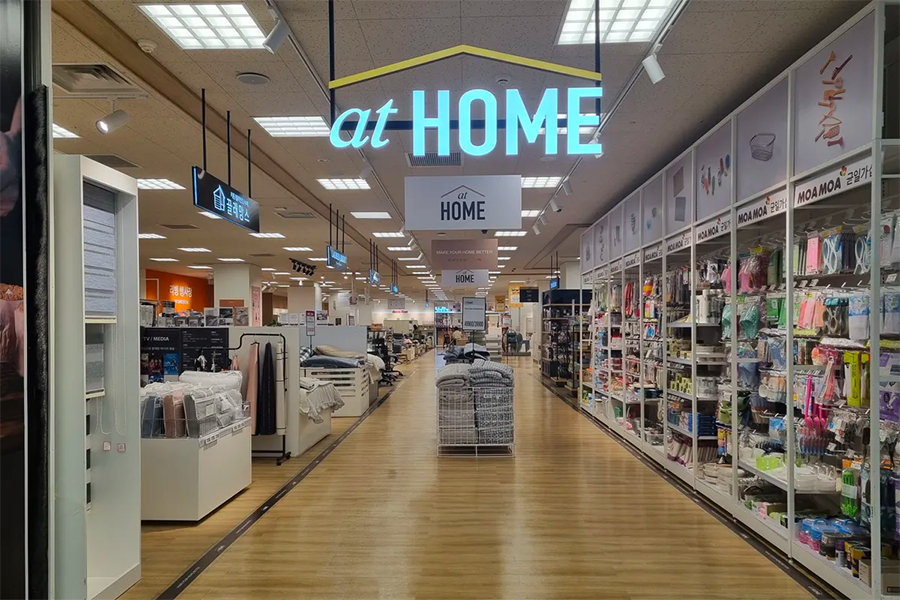 emart的家居用品部，展示各類家居和生活用品