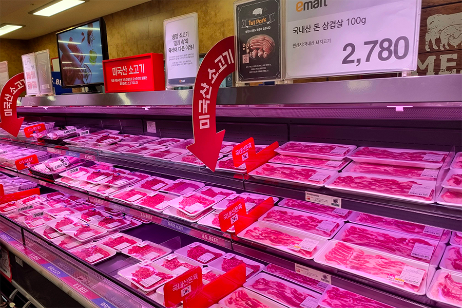 emart內的新鮮海產和肉類展示