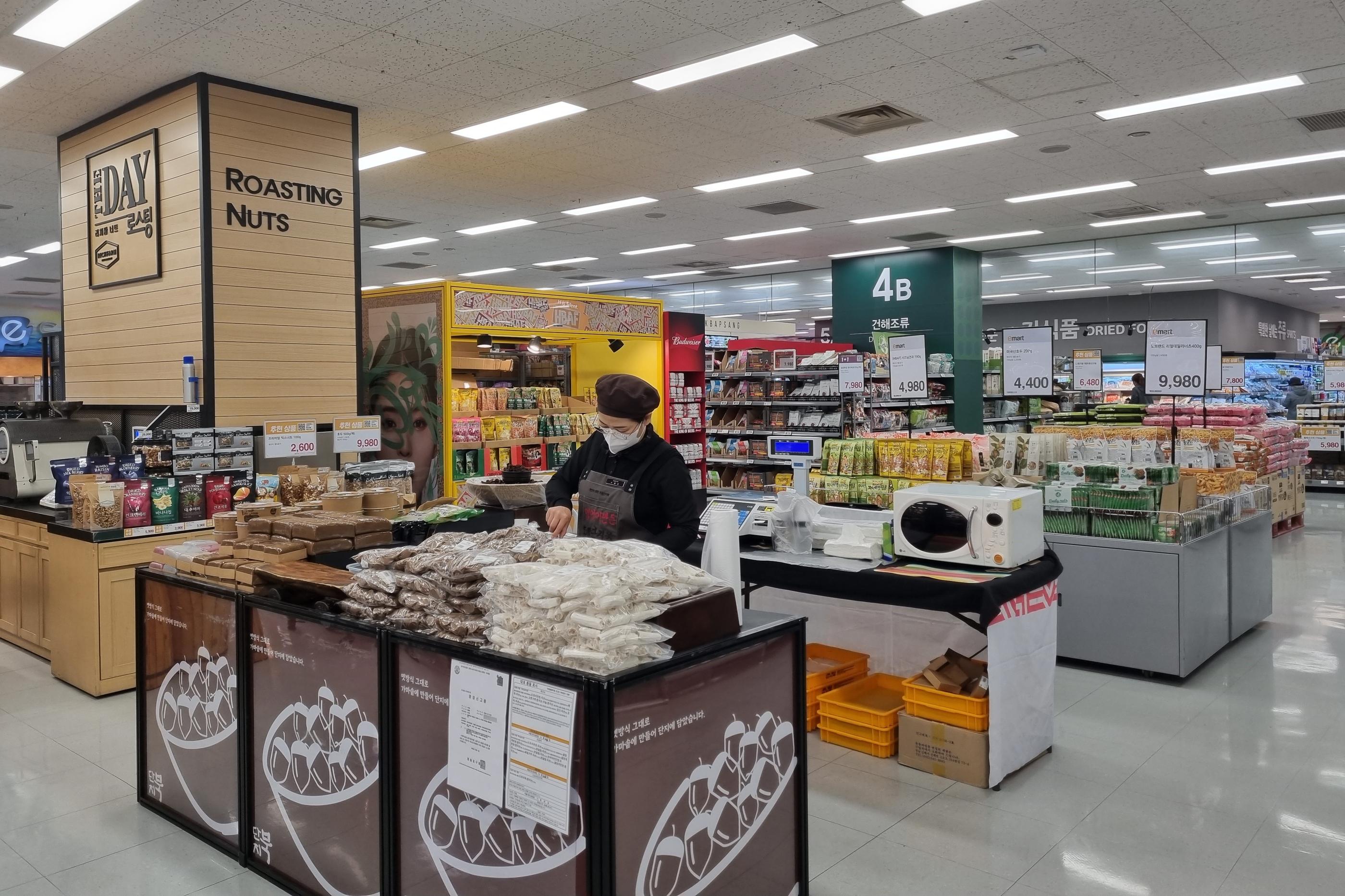 韓国旅行、韓国お土産、韓国ショッピング、韓国マート、韓国スーパー、emart、イーマート、ノーブランド、NoBrand、韓国巨大スーパー、韓国大型スーパー、永登浦店、永登浦、イーマート永登浦店、emart永登浦店、emartセルフレジ、韓国セルフレジ、セルフレジ、韓国お菓子、韓国食材、韓国ラーメン、永登浦タイムズスクエア、タイムズスクエア、韓国タイムズスクエア