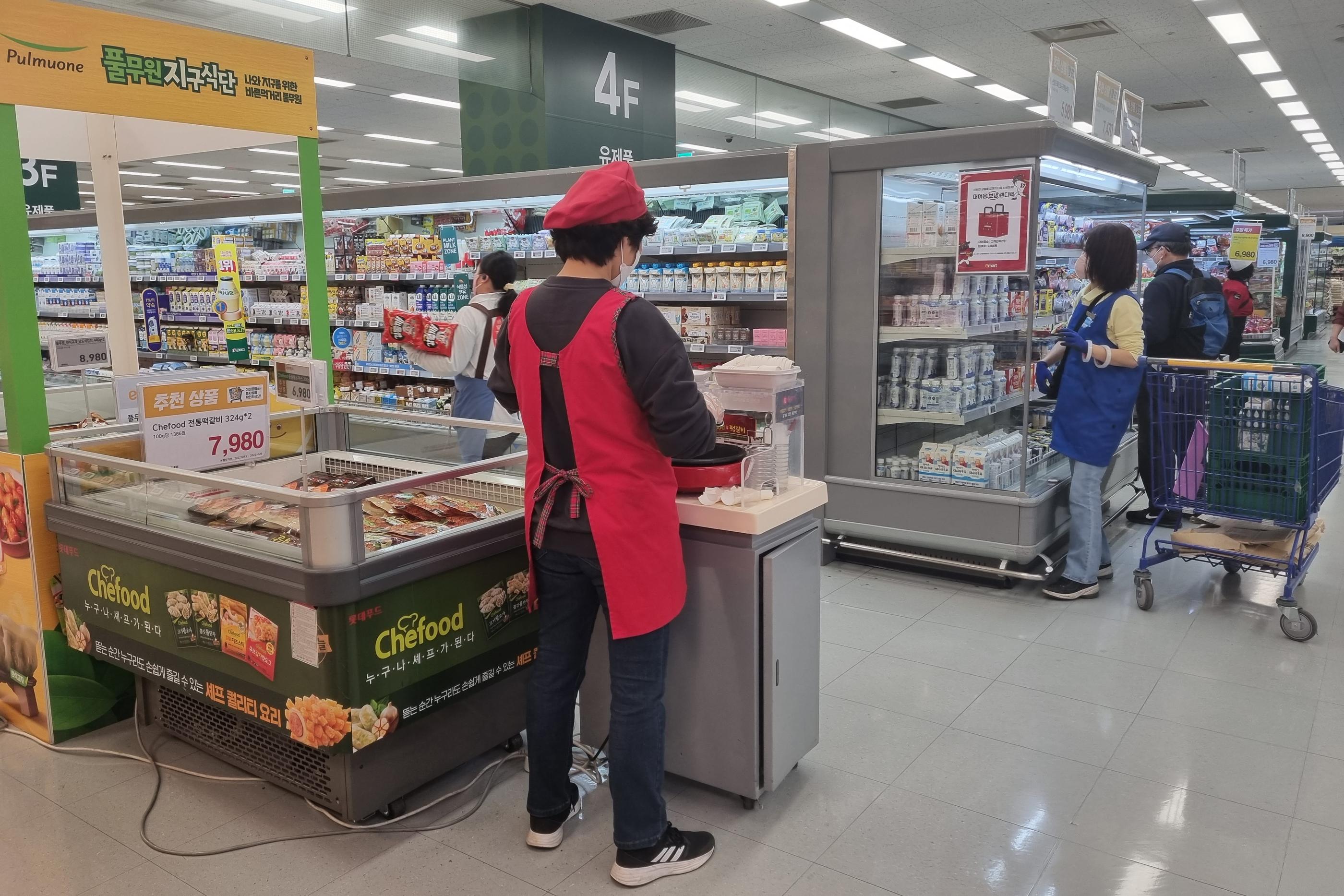 韓国旅行、韓国お土産、韓国ショッピング、韓国マート、韓国スーパー、emart、イーマート、ノーブランド、NoBrand、韓国巨大スーパー、韓国大型スーパー、永登浦店、永登浦、イーマート永登浦店、emart永登浦店、emartセルフレジ、韓国セルフレジ、セルフレジ、韓国お菓子、韓国食材、韓国ラーメン、永登浦タイムズスクエア、タイムズスクエア、韓国タイムズスクエア