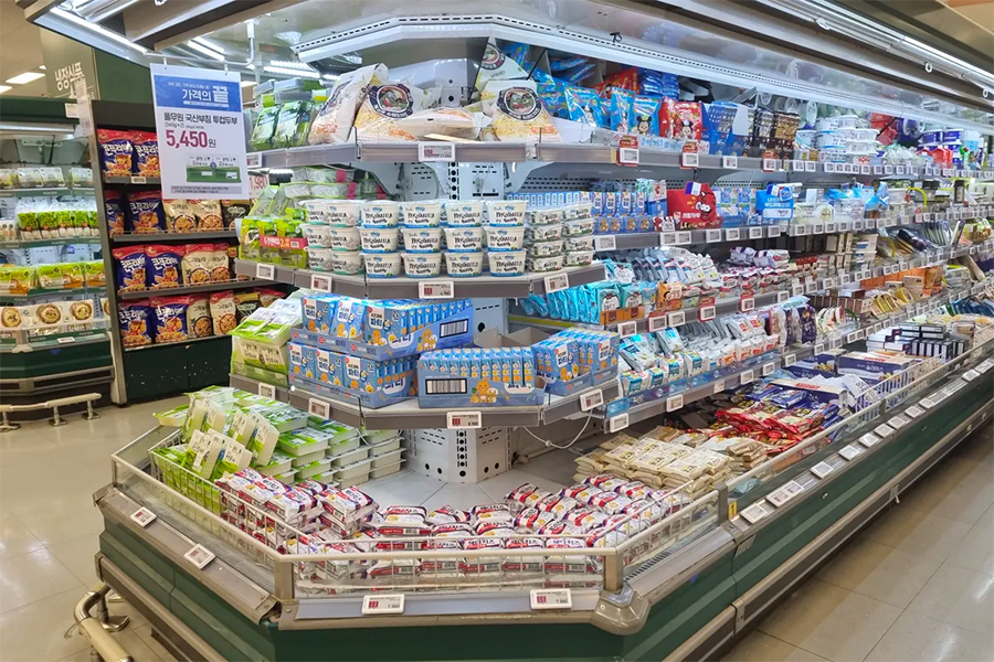 emart的牛奶產品展示區，滿滿的各種口味牛奶