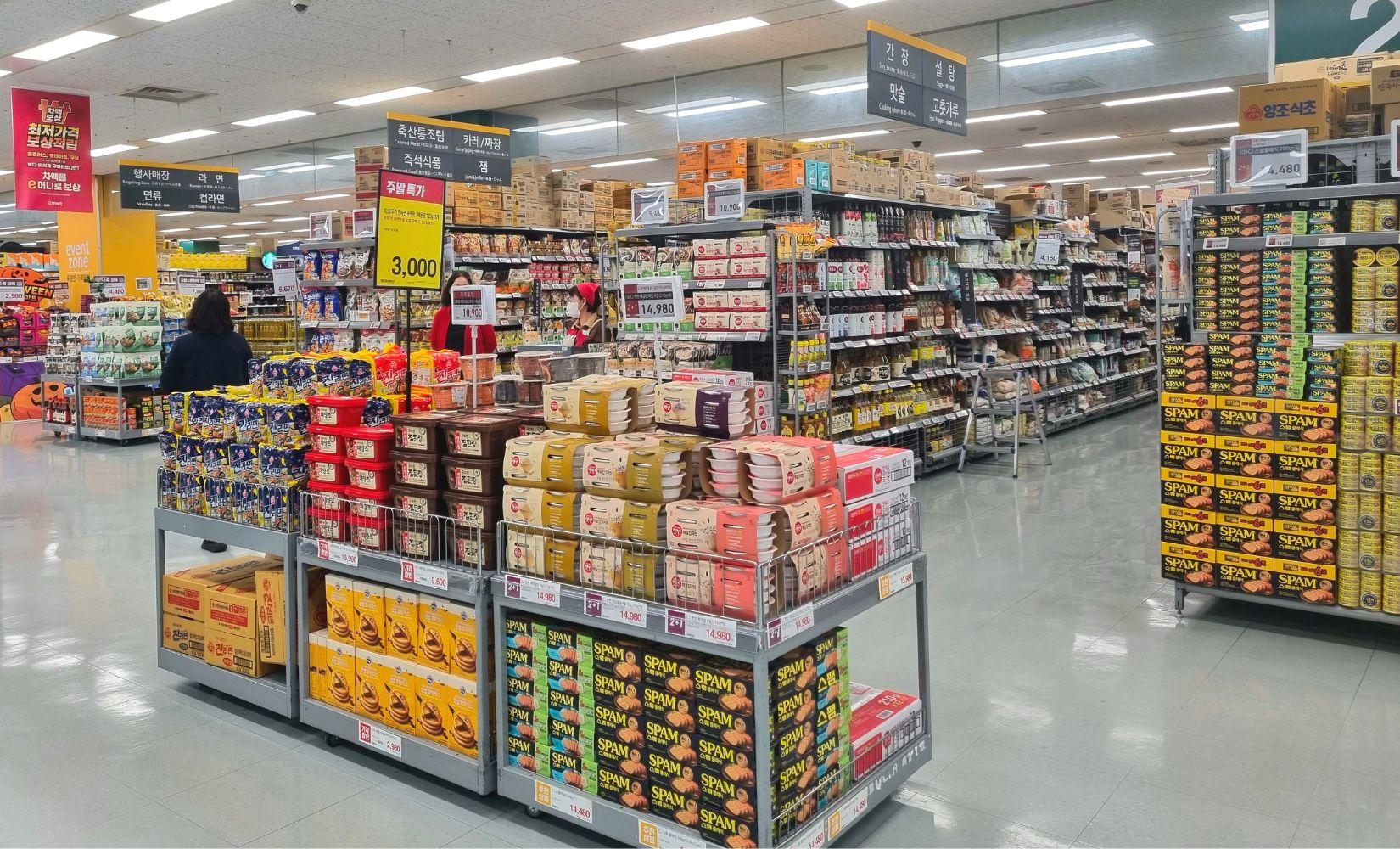 Emart chi nhánh Yeoungdeungpo: Địa điểm mua sắm nổi tiếng cho khách du lịch Seoul