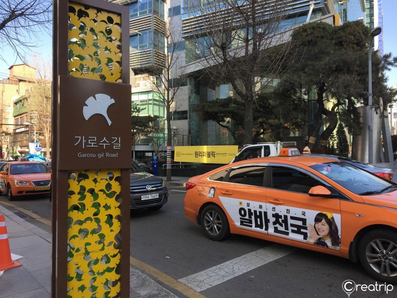 Garosu-gil Road sign indicating the direction towards Aori Ramen