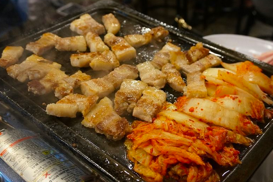 Cold noodles (naengmyeon) served with broccoli and a boiled egg, a traditional side to 삼겹살 in Korean BBQ