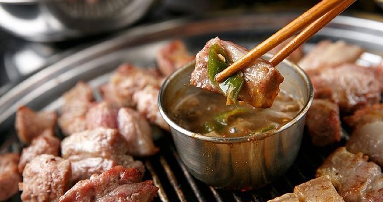 Học lỏm 5 bí quyết ăn thịt nướng ngon chuẩn Hàn ít ai biết