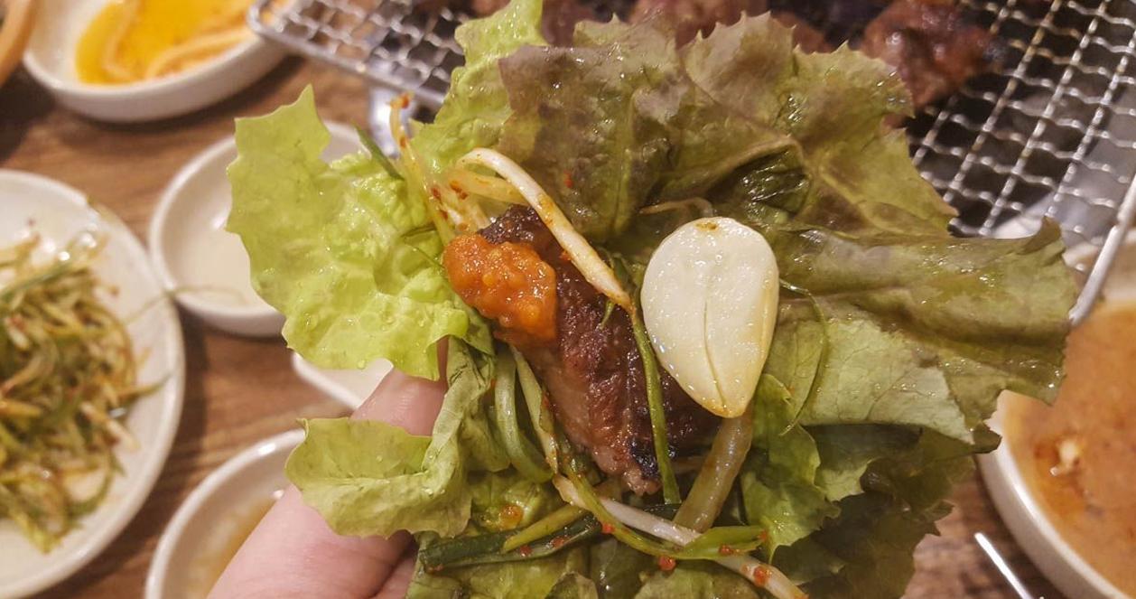 Học lỏm 5 bí quyết ăn thịt nướng ngon chuẩn Hàn ít ai biết