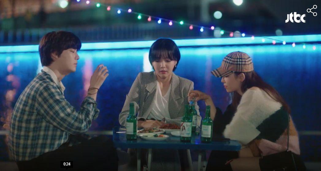 3 actors drinking soju at a pojangmacha in The Beauty Inside