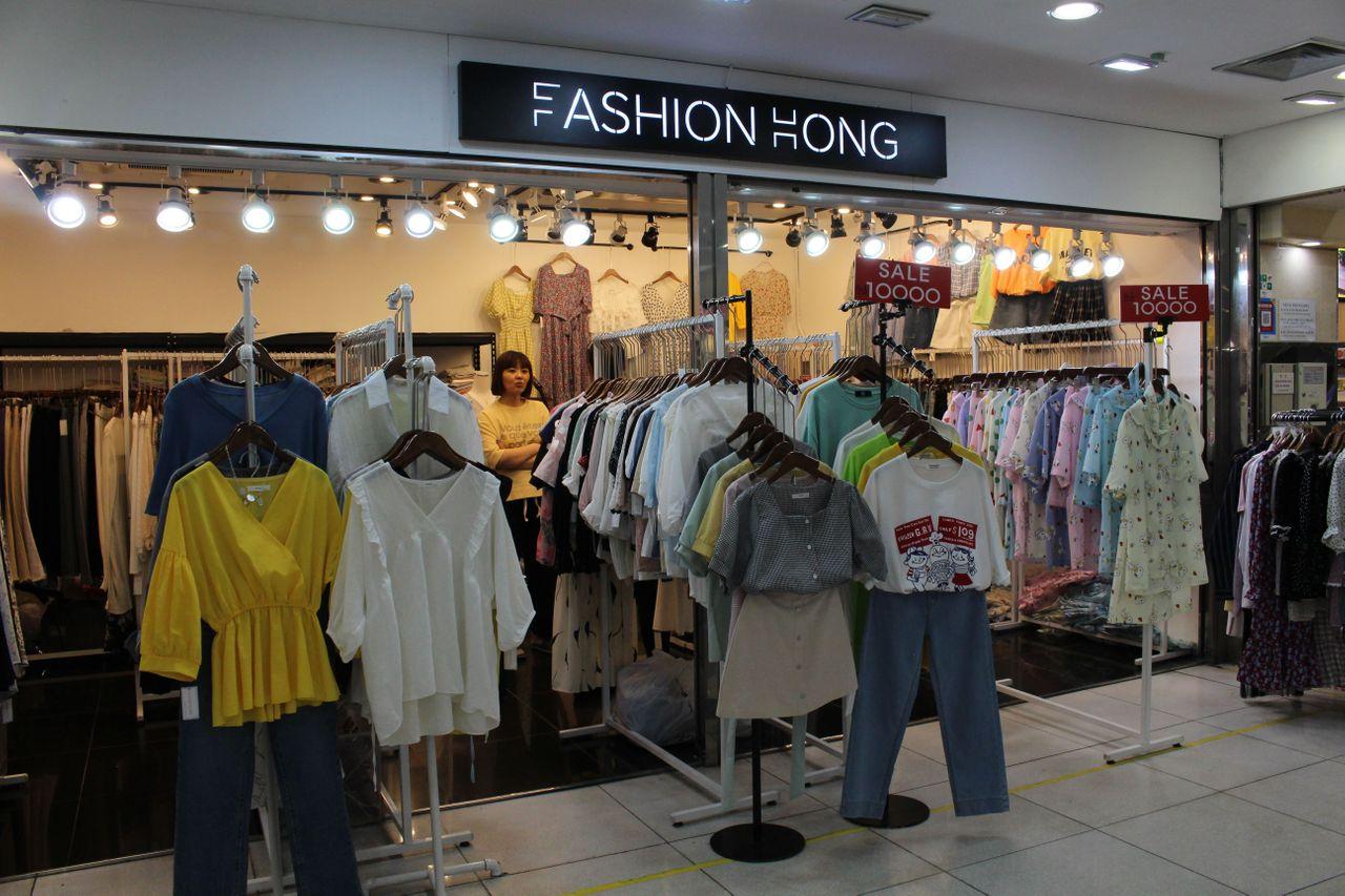 通过蚕室地下街的购物感受，挑战时尚潮流。