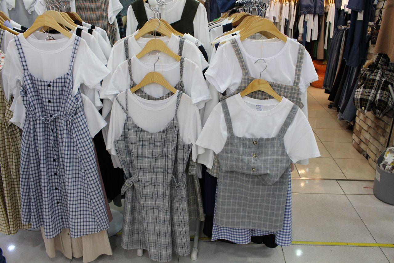 蚕室地下购物中心展现活跃时尚氛围，适合购物。