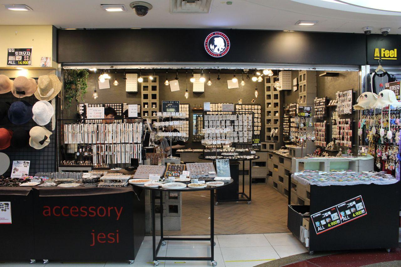 蚕室地下街的综合体验馆，还可享受美味餐饮。