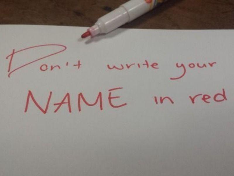 Không viết tên bằng mực đỏ