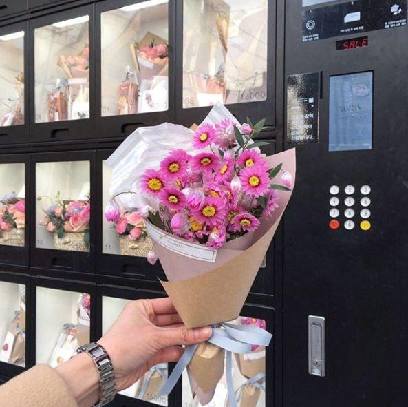 中国 黑色包装的花束，来自南曼花店，精美设计。