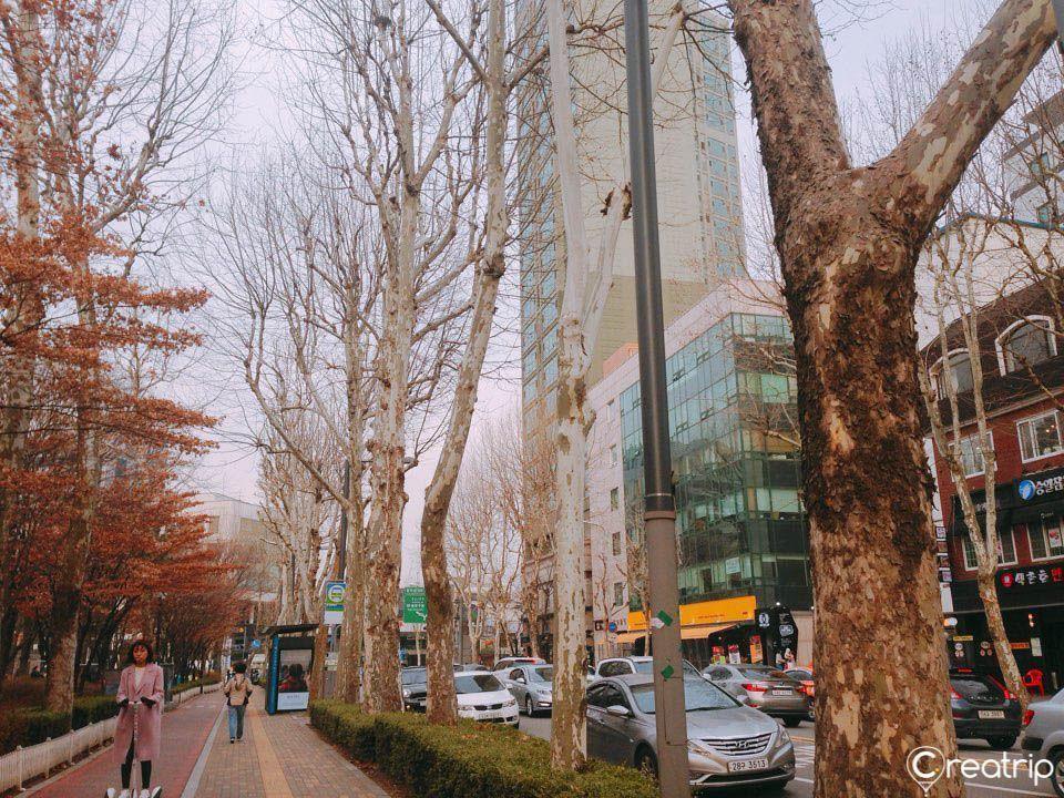 中国 韩国首尔高楼大厦，密集城市建筑，繁忙的城市生活。