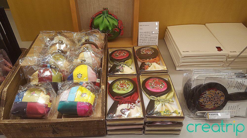 16 Must Buy Korean Souvenirs 2025 Korea Travel Guide Korea Creatrip 16 Must Buy Korean Souvenirs 2025 Korea Travel Guide Korea Creatrip