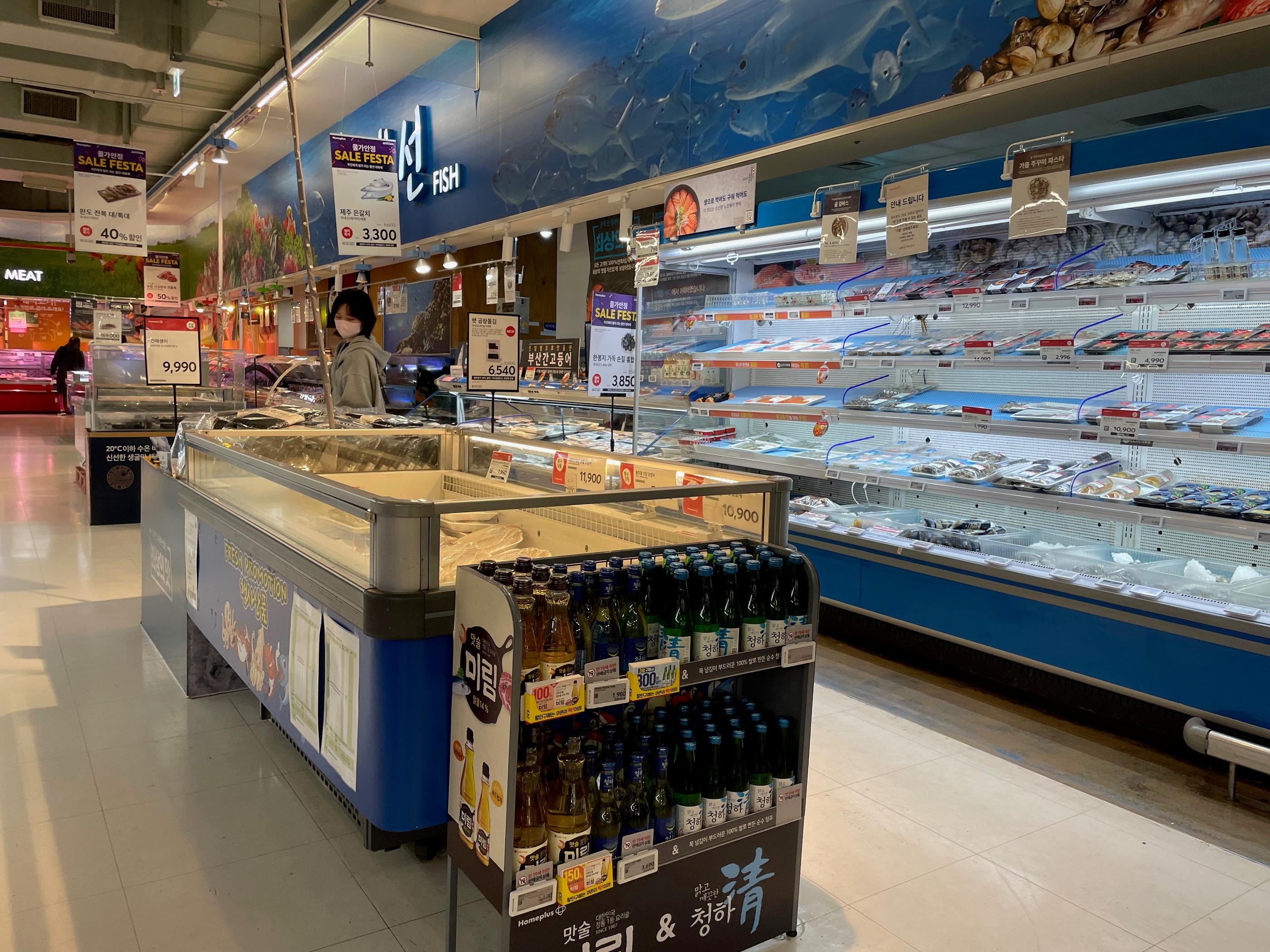 Fresh seafood section in Homeplus Hapjeong, Seoul