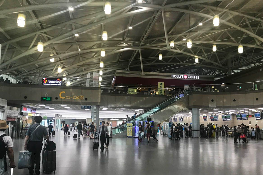 Busan Gimhae Airport bus infographic displaying various public transit routes to key Busan locations, providing travelers information on efficient local travel.