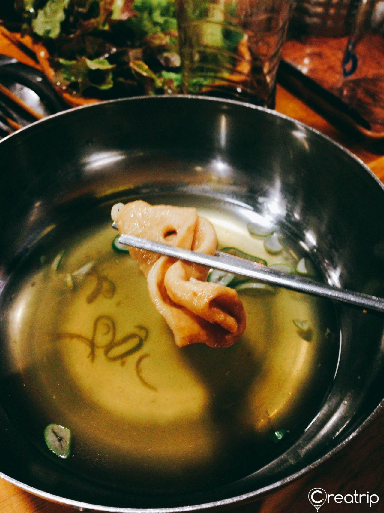 A hot bowl of fishcake skewers in savory broth, a popular Korean side dish featured at Jokbal restaurant.