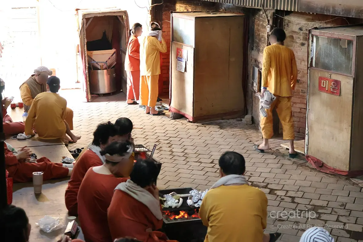 Supsok Hanbang Land, nổi tiếng với bàn nướng samgyeopsal và không gian ấm cúng.